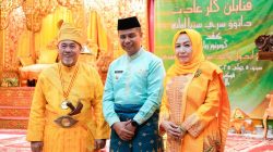 Hadiri Penabalan Gelar Datuk Seri Setia Amanah Buat Gubri, Bupati Kampar: Pelestarian Adat dan Budaya Melayu Merupakan Tanggungjawab Bersama