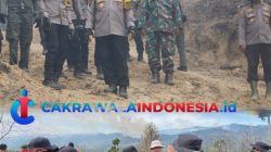 Meski Medan Terjal dan Akses Terbatas, Wakapolda Riau Bersama Bupati Anton Pimpin Pemadaman Api di Wilayah Rohul