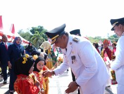 Kolaborasi Disparbud dan Disdikpora Rohul Sukses Persembahkan Tarian Massal Pada Puncak Perayaan HUT ke-80 RI