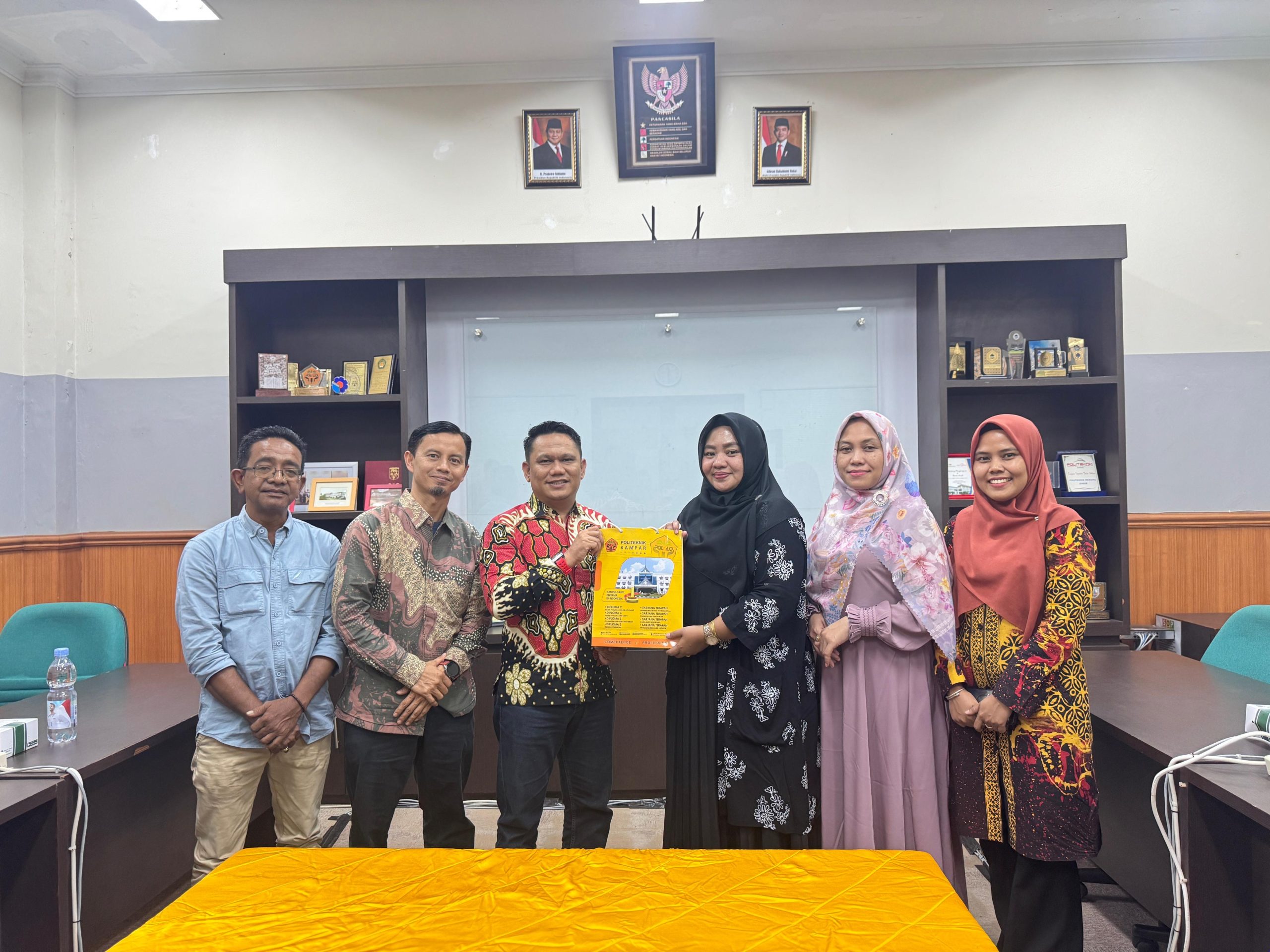 Audiensi dengan Politeknik Kampar