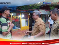 Pastikan Aman dan Lancar Bupati Rohul Turun Langsung Cek Stand Bazar UMKM