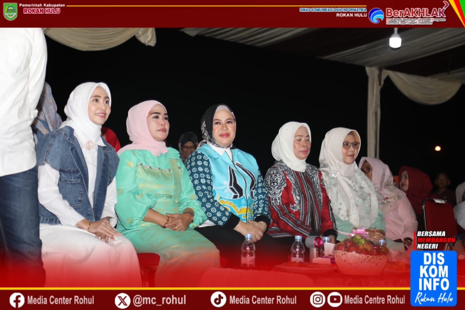 Ketua DPRD Rohul Hj.Sumihartini dan Ketua PKK Rohul Beserta Istri Forkompinda Turut Hadir di Malam Panggung Pesta Rakyat Perayaan HUT ke-26 Kabupaten Rokan Hulu.