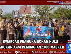 Kwarcab Gerakan Pramuka Rohul dan Pramuka Peduli Bagikan 1000 Masker Untuk Masyarakat Terdampak Kabut Asap