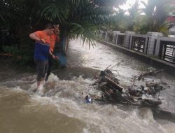 Intensitas Hujan Tinggi Hitungan Jam Air Meluap, Tim BPBD Kampar Turun Pantau Kondisi dan Imbau Masyarakat Agar Waspada