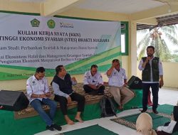Hujan Tak Surutkan Semangat Mahasiswa STES Bhakti Nugraha Ikuti Penyuluhan Sertifikasi Halal di Desa Cibatok