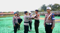 Kapolres Rohul Pimpin Upacara PTDH Serta Pemberian Reward Personel Berprestasi, Tegaskan Komitmen Penegakan Disiplin dan Apresiasi Prestasi