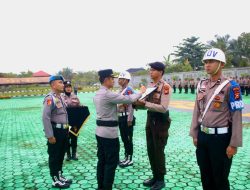 Kapolres Rohul Pimpin Upacara PTDH Serta Pemberian Reward Personel Berprestasi, Tegaskan Komitmen Penegakan Disiplin dan Apresiasi Prestasi