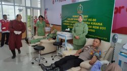 Peringati HUT Persit Kartika Chandra Kirana ke 80, Puluhan Personil Gabungan Laksanakan Donor Darah