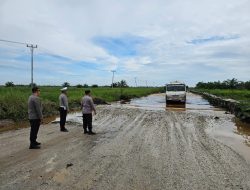 Pasca Curah Hujan Tinggi, Polsek Bonai Darussalam Patroli dan Monitoring Wilayah