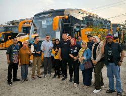 Raja Isyam Azwar Resmi Lepas Rombongan PWI Riau Menuju HPN 2026 Banten