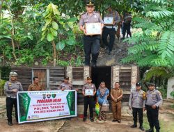 Komitmen Dekatkan Pelayanan, Polsek Tandun Salurkan Bansos Untuk Warga Sumber Jaya Lewat Program JALUR