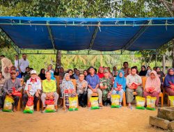 Polres Rohul Gandeng Warga Rokan Koto Ruang Perangi Karhutla Lewat Edukasi dan Bansos
