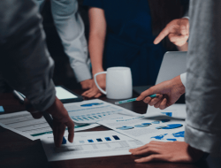 Menggabungkan Strategi Bisnis dan Data Riset untuk Keputusan Investasi yang Lebih Tepat